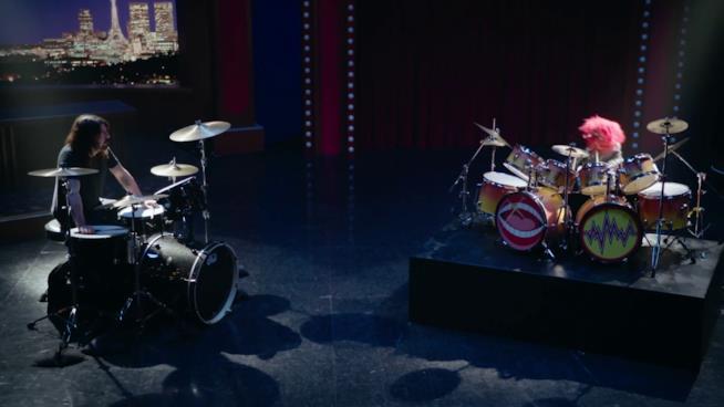 Animal dei Muppet e Dave Grohl si sono sfidati a colpi di rullate Animal dei Muppet e Dave Grohl