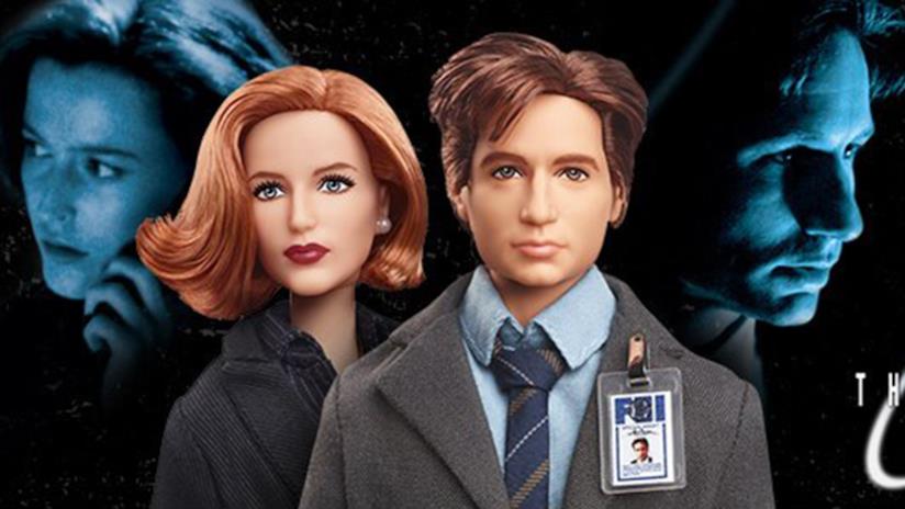 Le Barbie di Mulder e Scully celebrano i 25 anni di X-Files Mezzibusti delle bambole Mattel rappresentanti Fox Mulder e Dana Scully