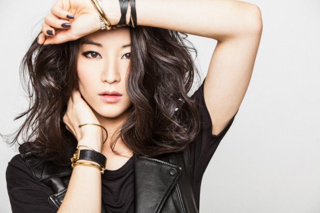 Arden Cho annuncia il suo ritiro da Teen Wolf Arden Cho in posa