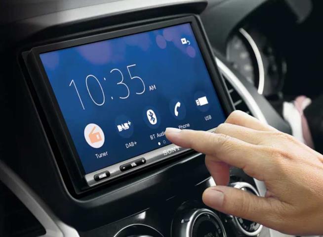 Sony rivela un ricevitore AV per auto con schermo da 6,95 pollici Il bellissimo e funzionale ricevitore AV per auto di Sony