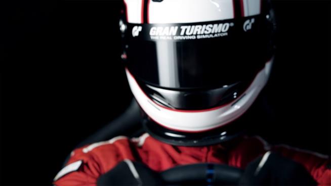 Gran Turismo, 20 anni ad altra velocità raccolti in video Un pilota con il casco della serie Gran Turismo