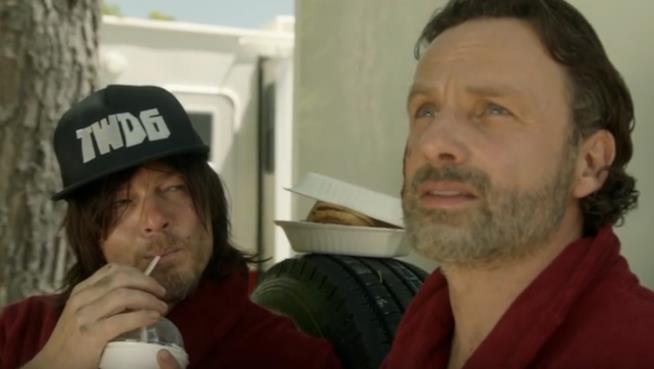 Schermata 2016 05 28 alle 13.43.51 i protagonisti di The Walking Dead e la parodia di Star Wars Holiday Day
