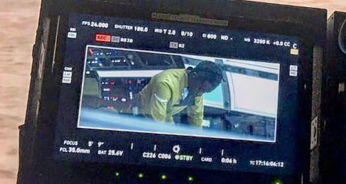Ron Howard mostra un giovane Lando Calrissian alla guida del Millennium Falcon Il dettaglio della foto postata su Instagram da Ron Howard
