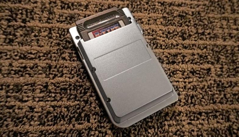 Ultra Game Boy di Hyperkin Il retro di Ultra Game Boy
