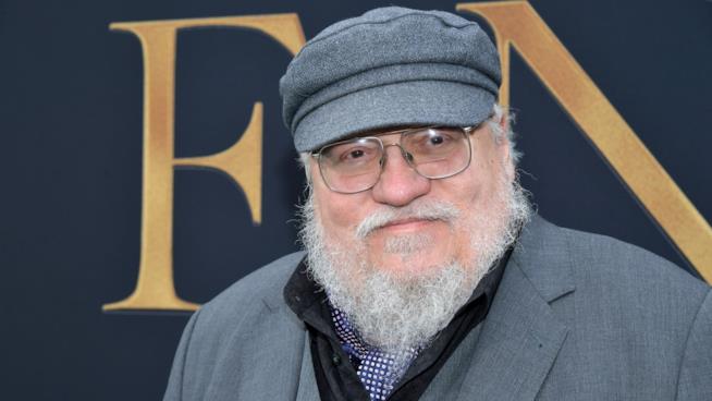 GRRM ha finito i libri delle Cronache, ma deve aspettare la conclusione di GoT? Arriva la smentita George R. R. Martin a un evento ufficiale