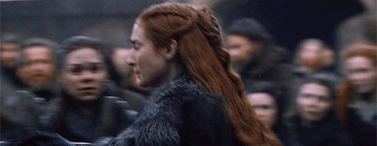 Sansa e Bran Sansa abbraccia Bran
