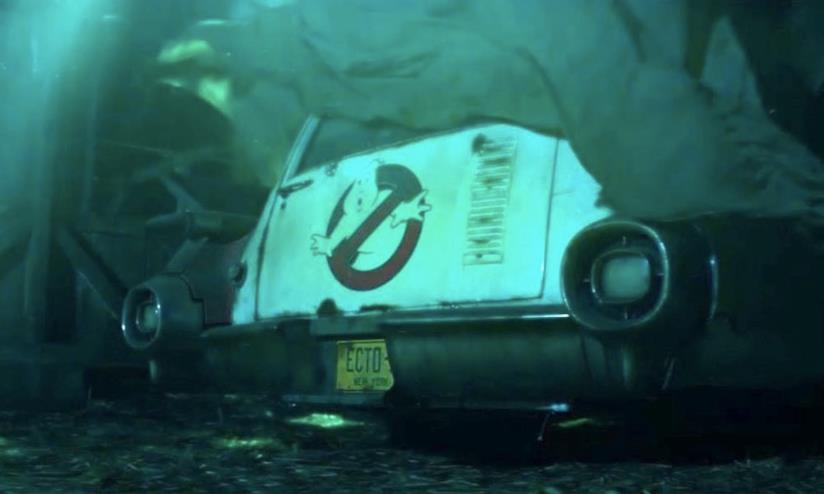 La Ecto-1, Paul Rudd e lo Stay-Puft avvistati sul set del nuovo Ghostbusters Il retro della Ecto-1 con il logo degli Acchiappafantasmi