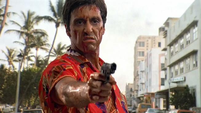 Scarface, secondo remake per il gangster movie Al Pacino in una scena di Scarface