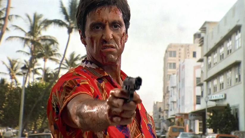 Scarface, secondo remake per il gangster movie Al Pacino in una scena di Scarface
