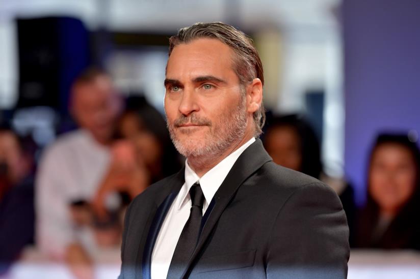 Joker incita la violenza? Joaquin Phoenix e Todd Phillips rispondono Un primo piano di Joaquin Phoenix