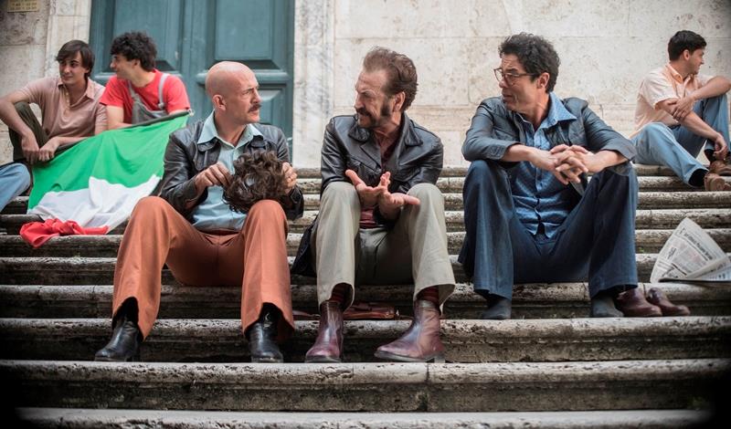 Gassman, Tognazzi e Giallini in una scena del film I tre protagonisti del film Non ci resta che il crimine