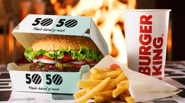 Burger King Svezia: menu 50/50 con hamburger di carne o di verdure a sorpresa Burger King Svezia: menu 50/50