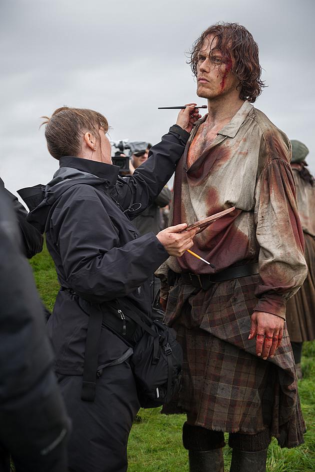 Sam Heughan sul set di Outlander 3 Prima foto ufficiale della stagione 3 di Outlander