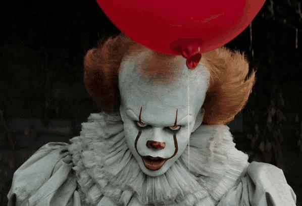 ITè il film horror con i maggiori incassi di sempre Bill Skarsgård nei panni di Pennywise