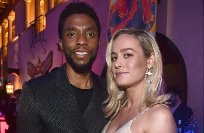 Brie Larson e Chadwick Boseman fianco a fianco alla premiére di Captain Marvel Chadwick Boseman e Brie Larson alla premiére di Captain Marvel