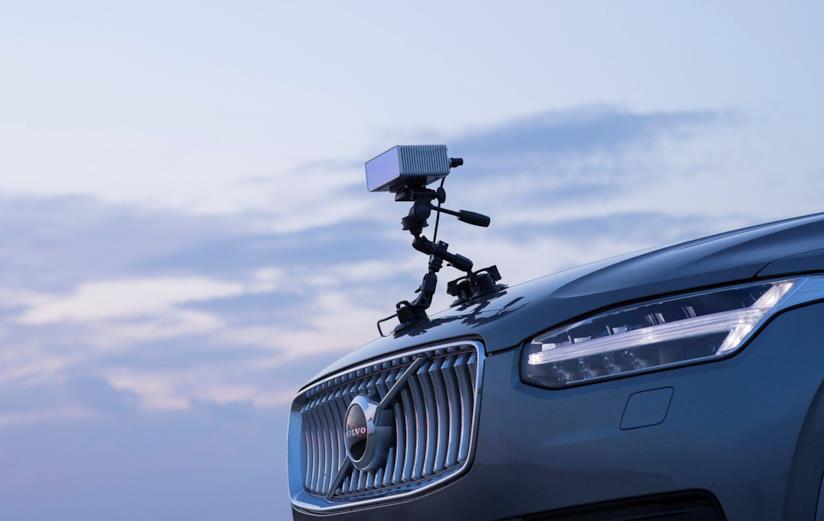 La fotocamera 3D che rende la guida autonoma ancora più sicura Outsight mostra la fotocamera 3D in grado di rilevare qualsiasi oggetto