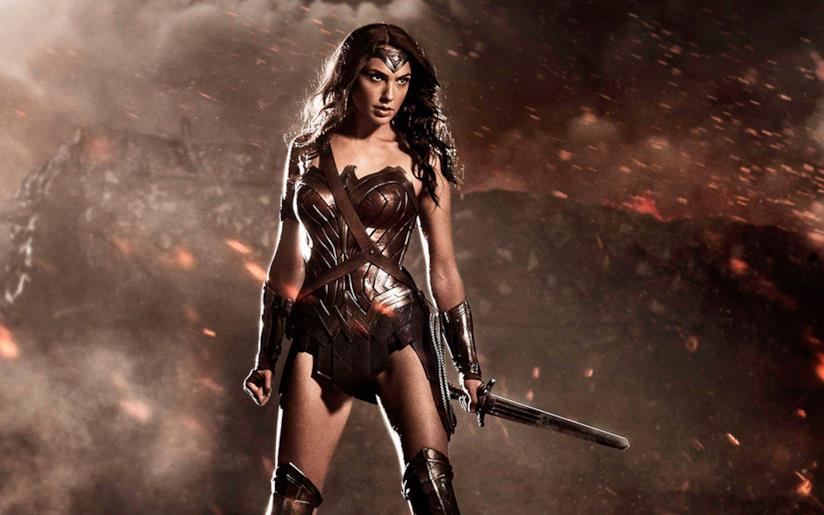 Gal Gadot è Wonder Woman in una scena di Batman v Superman Gal Gadot nei panni di Wonder Woman in Batman v Superman