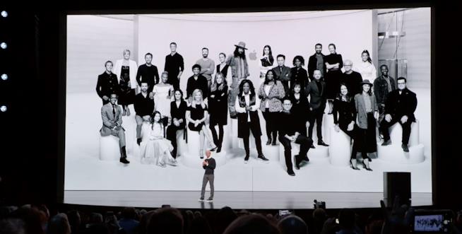 Apple rinnova i suoi servizi: tutte le novità dall'evento del 25 marzo Tim Cook sul palco dello Steve Jobs Theater, all'evento It's Show Time