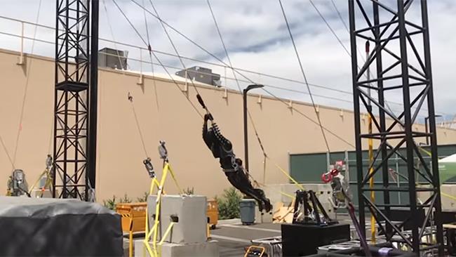 Da Disney arriva il nuovo, acrobatico robot-stuntman Il robot-stuntman di Disney in azione