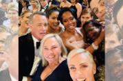 Il selfie di Charlize Theron agli Oscar 2020 Un primo piano di Charlize Theron in Bombshell