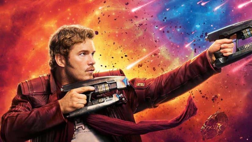 Chris Pratt conferma il copione di James Gunn per Guardiani della Galassia Vol. 3 Un primo piano di Chris Pratt nei panni di Star-Lord in un poster di Guardiani della Galassia Vol. 2