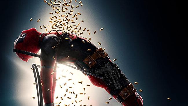 Deadpool si dispera in una scena del primo film Deadpool Deadpool e una pioggia di proiettili