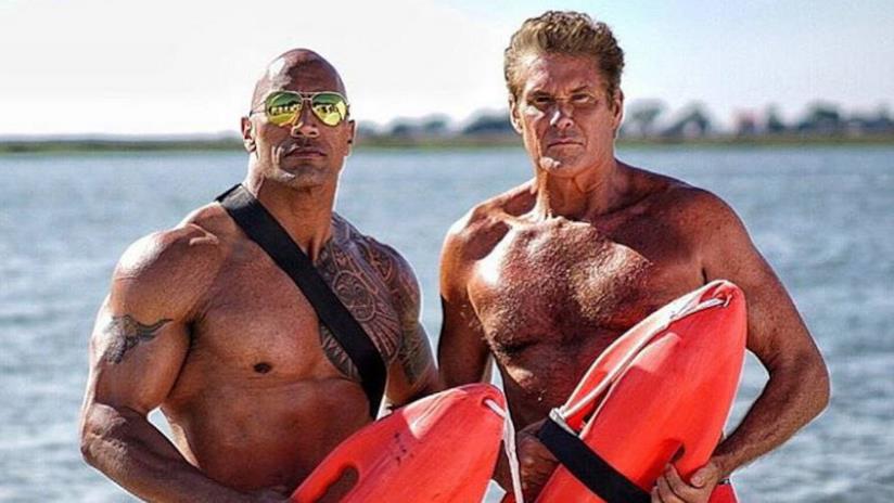The Rock e David Hasslehoff sono protagonisti di alcuni scatti sul set di Baywatch Gli attori The Rock e David Hasslehoff