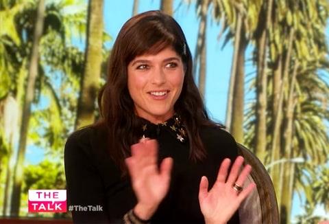 Selma Blair a The Talk Selma Blair spiega a The Talk cos'è successo in aereo
