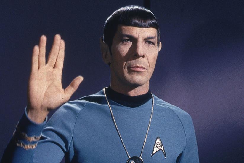Leonard Nimoy nella serie di fantascienza Star Trek Leonard Nimoy in una scena di Star Trek