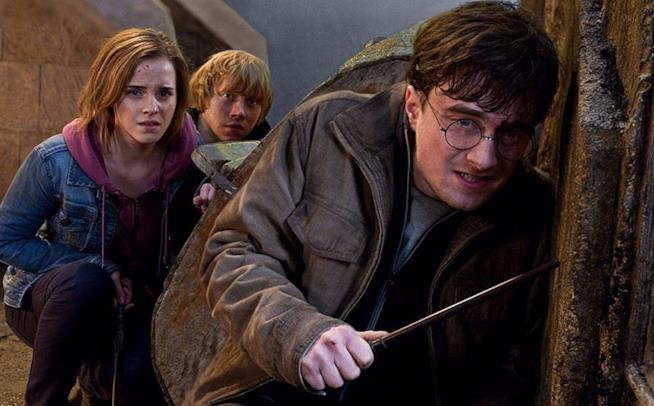 Differenze tra il libro e i film di Harry Potter e i Doni della Morte Harry, Hermione e Ron durante la battaglia de I Doni della Morte