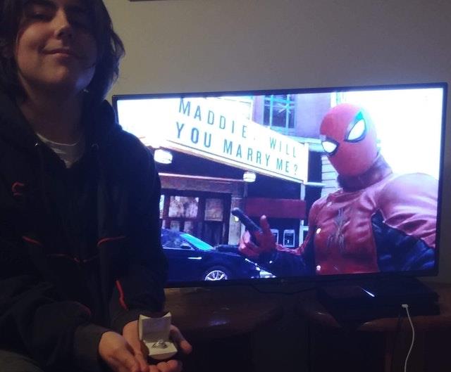 Un altro giocatore si serve dell'easter egg di Spider-Man per chiedere alla compagna di sposarlo Mitch, il giocatore che ha riciclato l'easter egg di Spider-Man