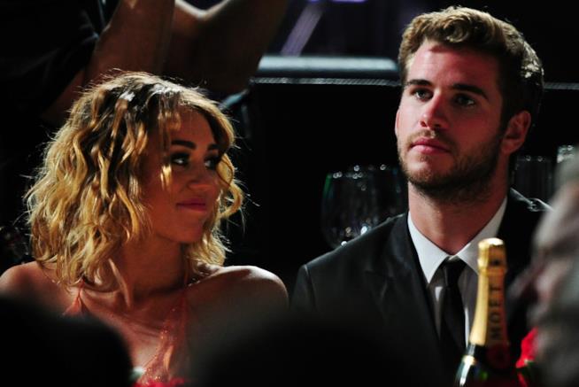 Liam Hemsworth e Miley Cyrus trascorreranno il Natale a casa di lei Primo piano di Liam Hemsworth e Miley Cyrus