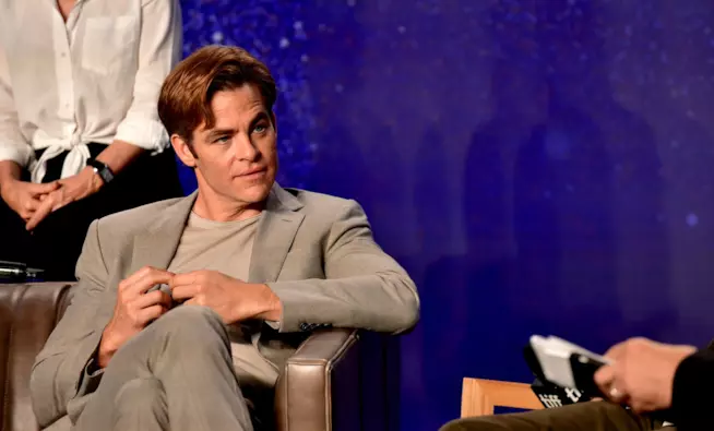 Chris Pine si pronuncia sulla scena di nudo in Outlaw King che spopola su Twitter Chris Pine