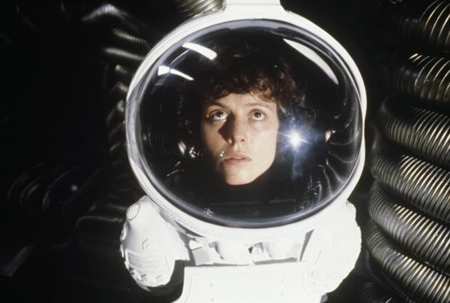 Alien torna al cinema in versione rimasterizzata il 26 aprile Sigourney Weaver è l'ufficiale Ripley in Alien