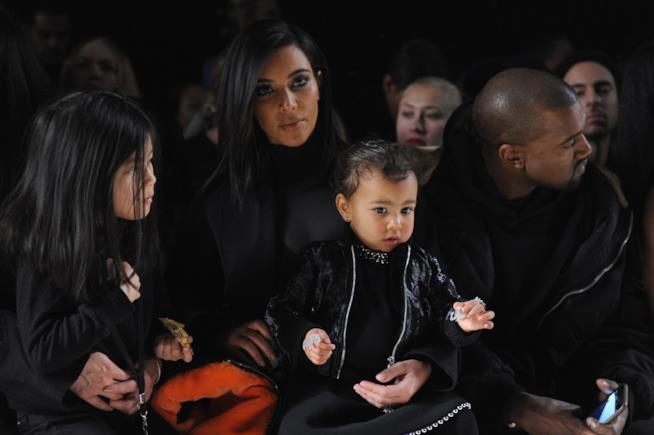 Kim Kardashian ha festeggiato il compleanno della figlia North a Disneyland Primo piano di Kim Kardashian e North