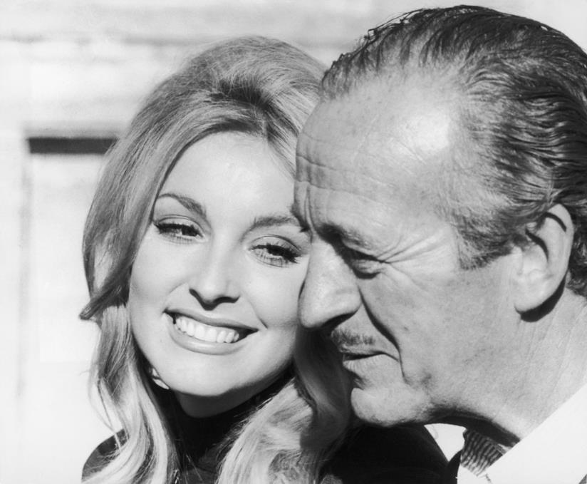 La bellissima Sharon Tate assieme a David Niven 50 anni dall'omicidio di Sharon Tate per mano di Charles Manson