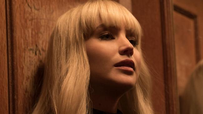 Jennifer Lawrence protagonista del thriller Red Sparrow Un'immagine da Red Sparrow, thriller con Jennifer Lawrence