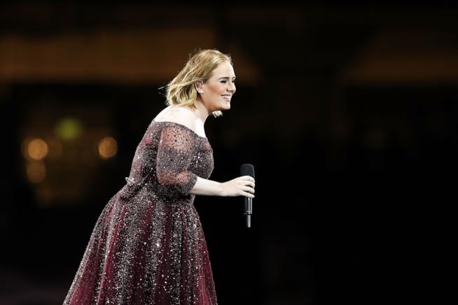 Adele non sa se farà mai più dei tour Adele in uno dei suoi ultimi concerti