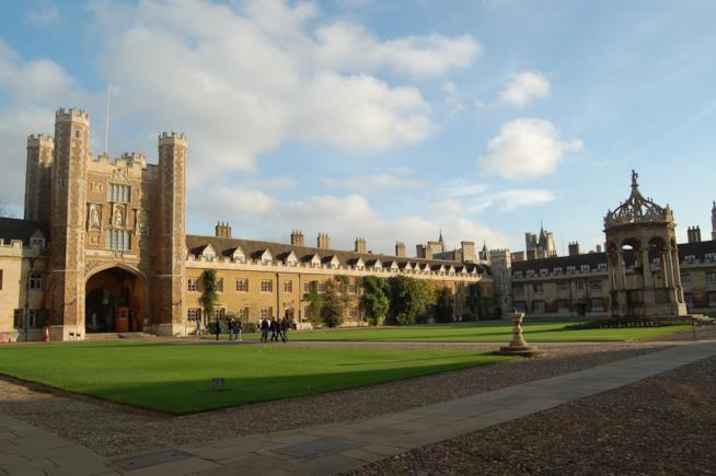 Zombie o vampiro: la domanda era contenuta nel test di ingresso a Oxford L'università di Oxford