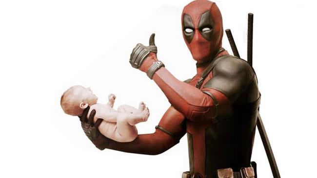 Deadpool 2: l'incontro con Hitler in una scena tagliata? Deadpool tiene in mano un neonato