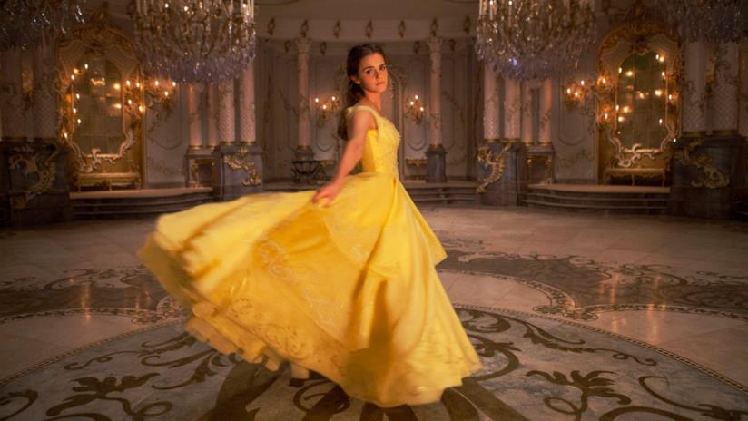 Emma Watson svela perché ha preferito interpretare Belle e non Cenerentola Emma Watson è Belle in un'immagine del live-action La Bella e La Bestia