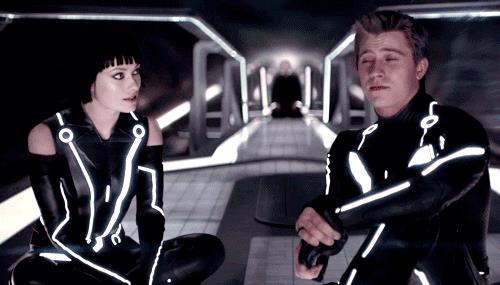 I protagonisti di Tron: Legacy Olivia Wilde e Garrett Hedlund nel mondo di Tron: Legacy