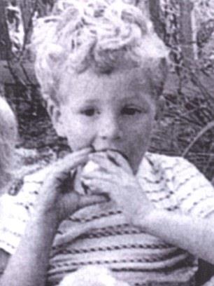 Colin Firth Colin Firth da bambino mentre mangia