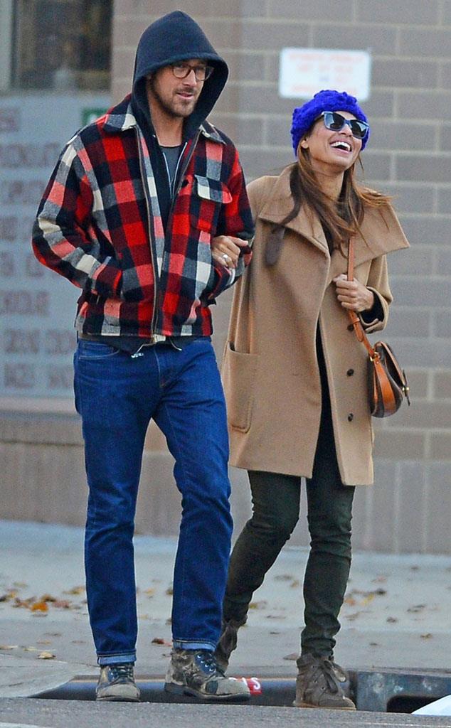 Eva Mendes e Ryan Gosling non hanno una tata per le loro figlie Complicità e sorrisi per Ryan Gosling e Eva Mendes