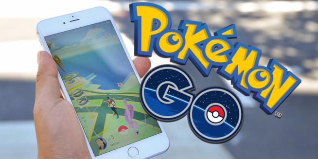 Pokémon GO ha generato 950 milioni di dollari di incassi durante il 2016 Uno smartphone fa girare l'app Pokémon GO