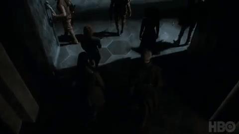 Jon Snow incontra Daenerys Jon Snow entra nella sala del trono a Roccia del Drago
