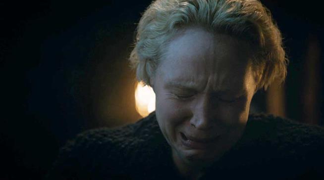 Cosa ha detto Nikolaj Coster-Waldau per far piangere così Gwendoline Christie in Game of Thrones 8x04? Gwendoline Christie piange in Game of Thrones 8x04