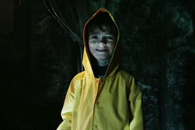 IT, Andy Muschietti avverte i fan: la morte di Georgie sarà cruenta Georgie nell'adattamento cinematografico di IT