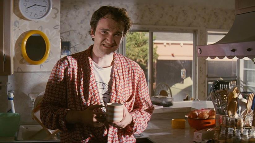 Il film Marvel che preferisce Quentin Tarantino è Thor: Ragnarok Quentin Tarantino in una scena di Pulp Fiction