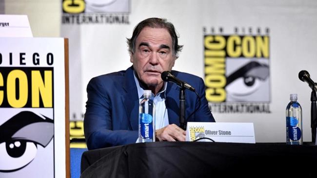 Oliver Stone parla di Pokémon GO come esempio di totalitarismo Oliver Stone